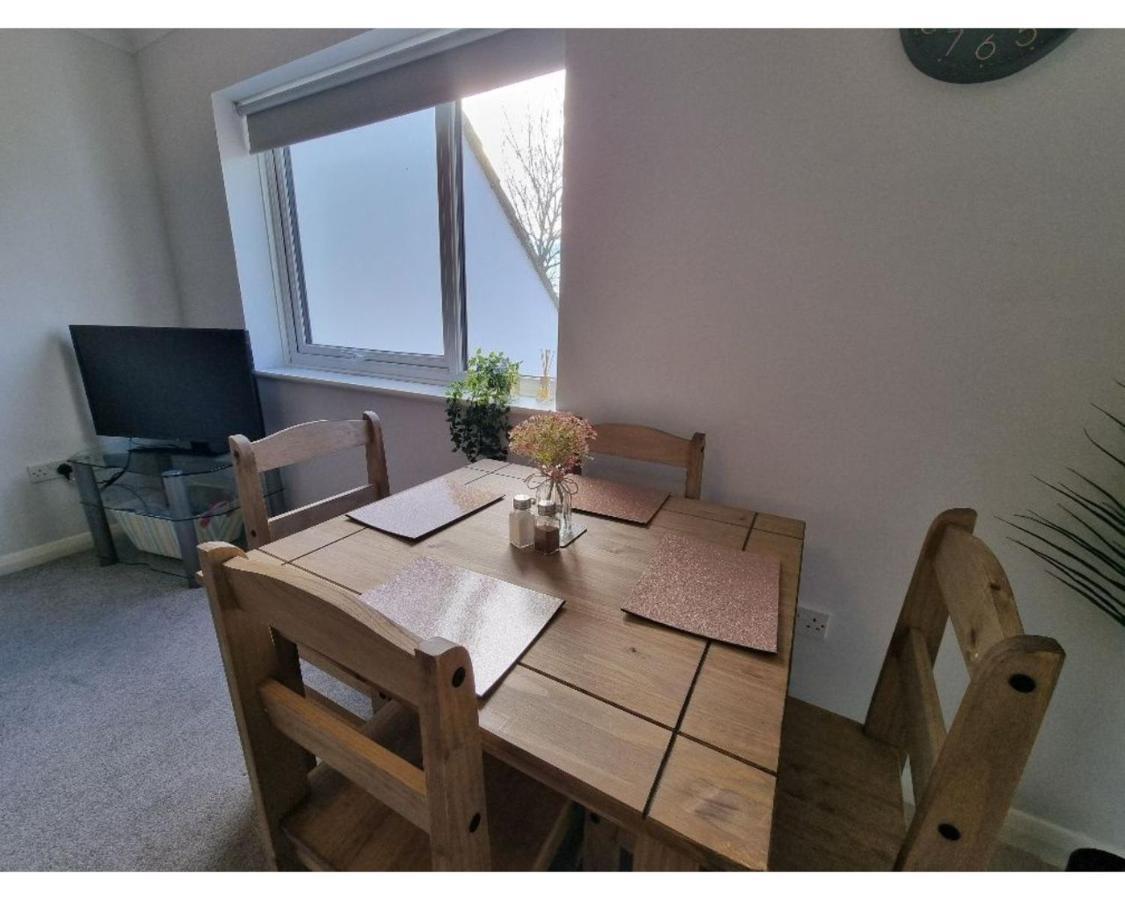 Canal Side Retreat - 2 Bedroom Apartment Heybridge  Extérieur photo
