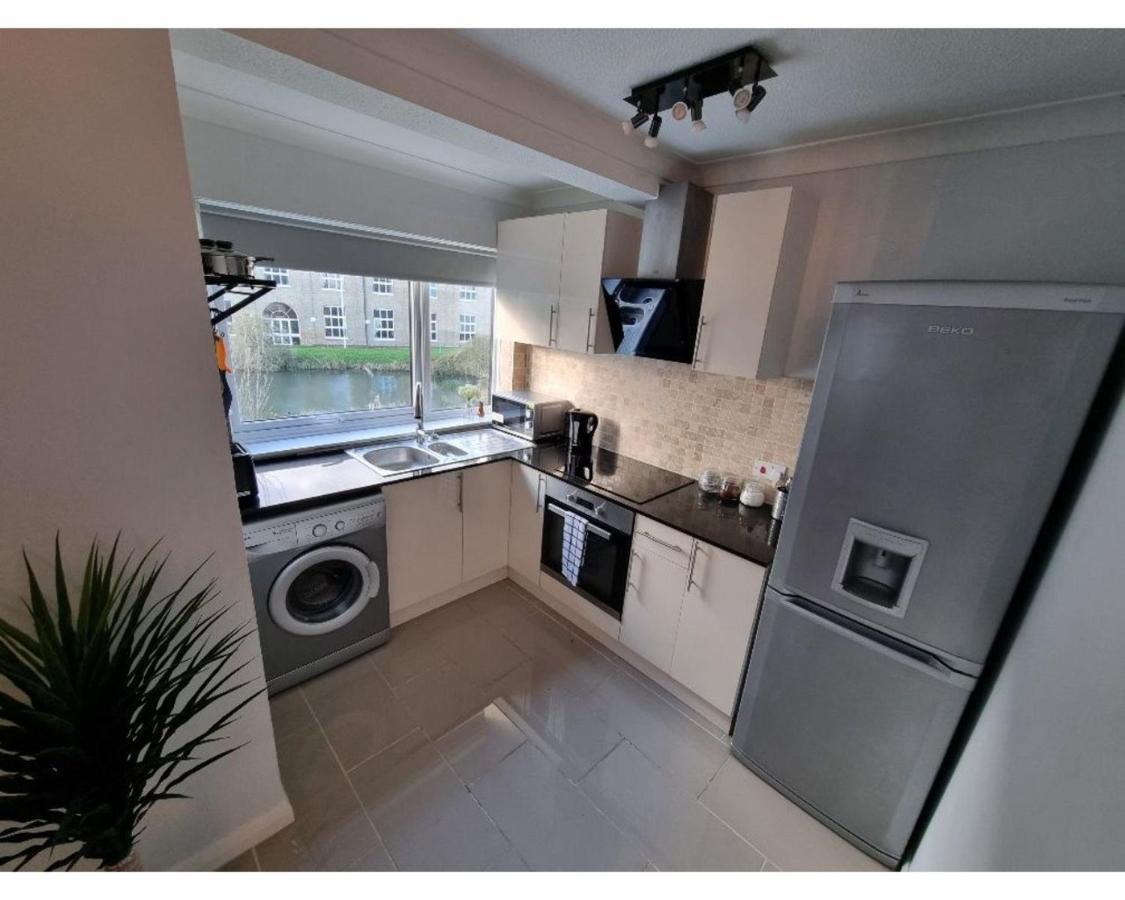Canal Side Retreat - 2 Bedroom Apartment Heybridge  Extérieur photo