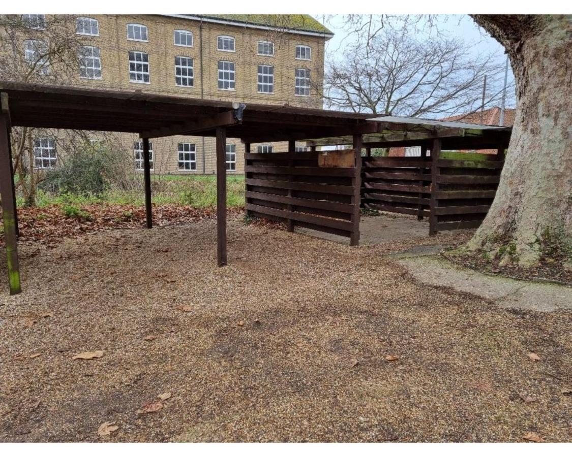 Canal Side Retreat - 2 Bedroom Apartment Heybridge  Extérieur photo