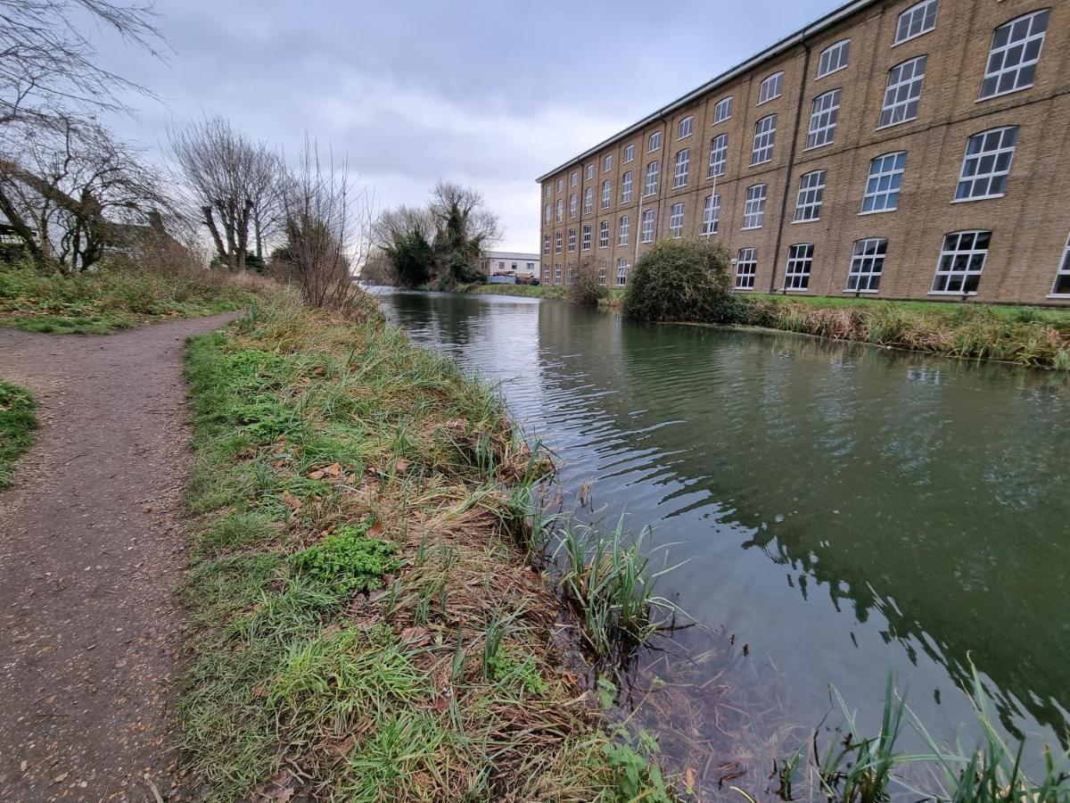 Canal Side Retreat - 2 Bedroom Apartment Heybridge  Extérieur photo