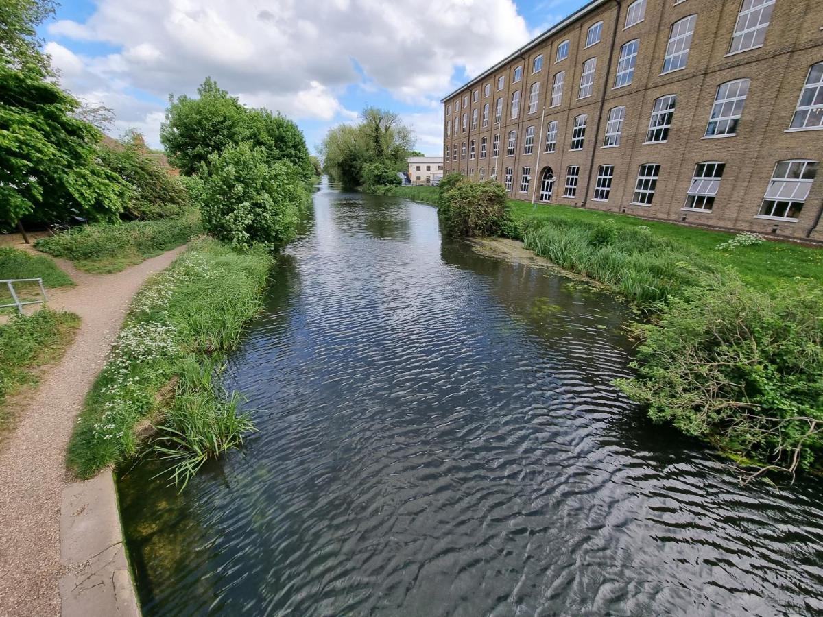 Canal Side Retreat - 2 Bedroom Apartment Heybridge  Extérieur photo
