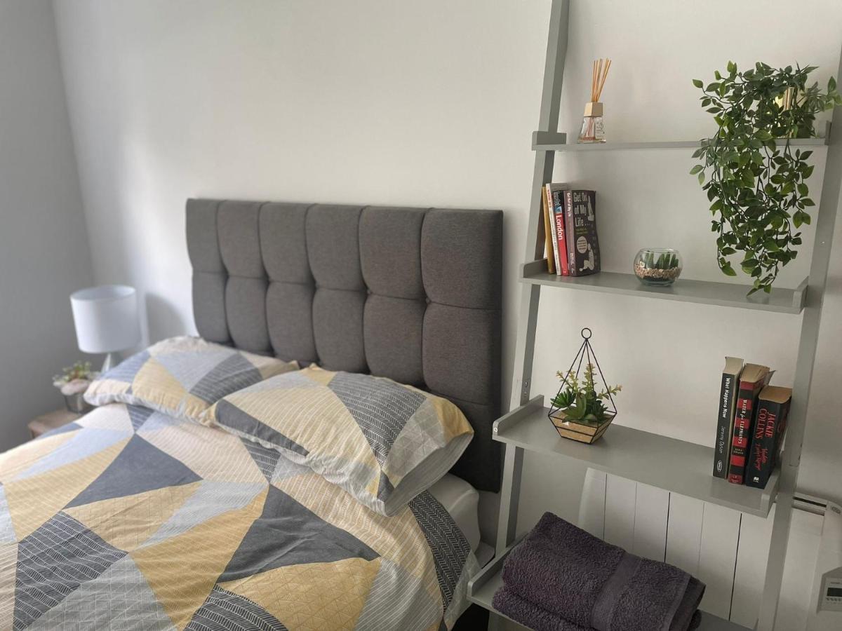 Canal Side Retreat - 2 Bedroom Apartment Heybridge  Extérieur photo