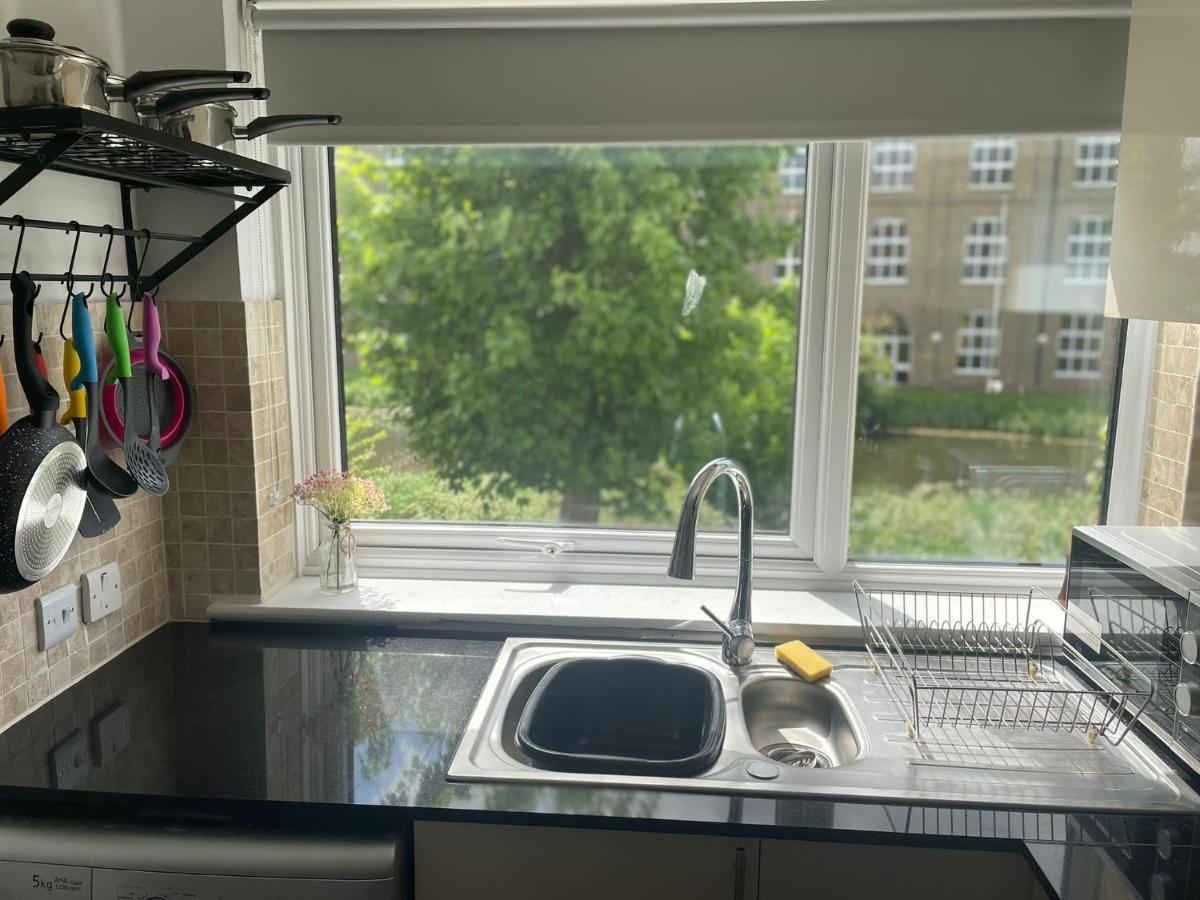 Canal Side Retreat - 2 Bedroom Apartment Heybridge  Extérieur photo