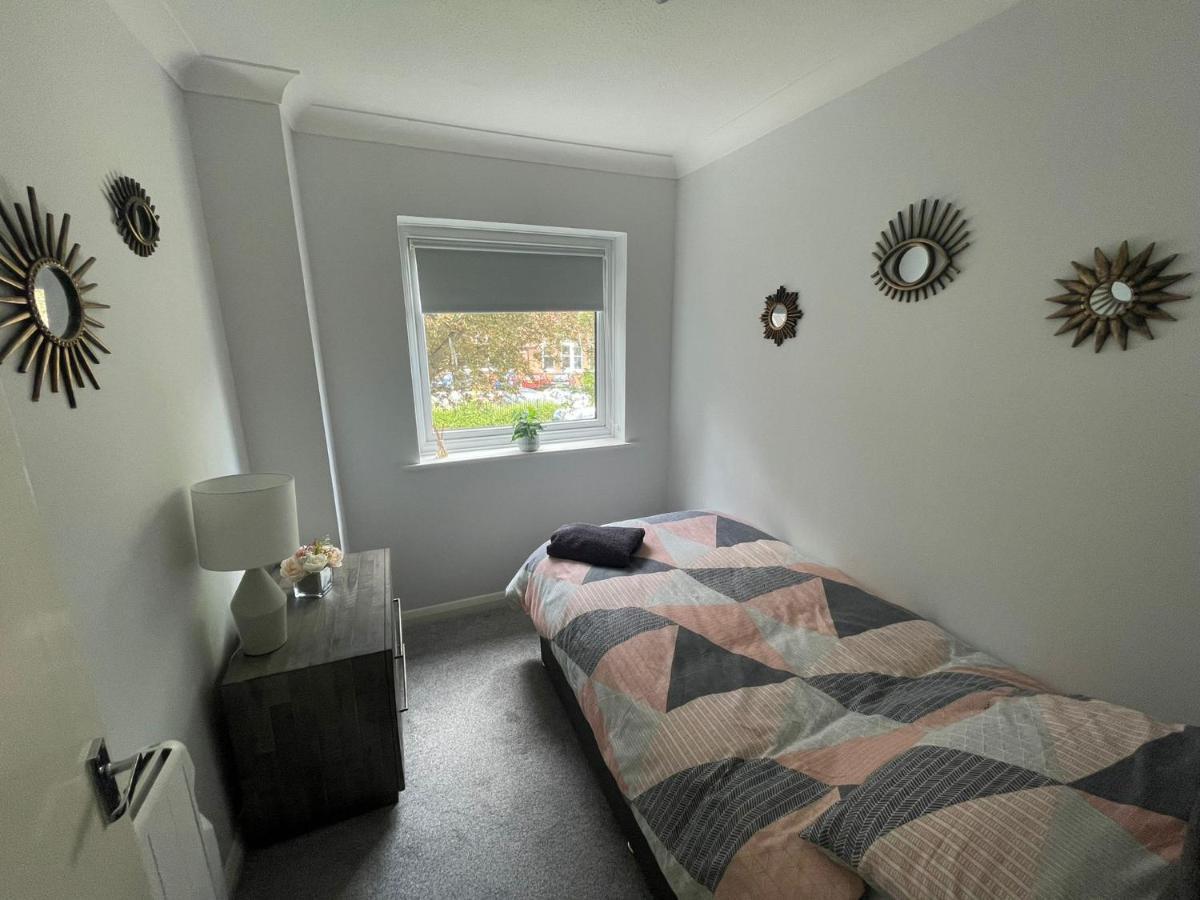 Canal Side Retreat - 2 Bedroom Apartment Heybridge  Extérieur photo